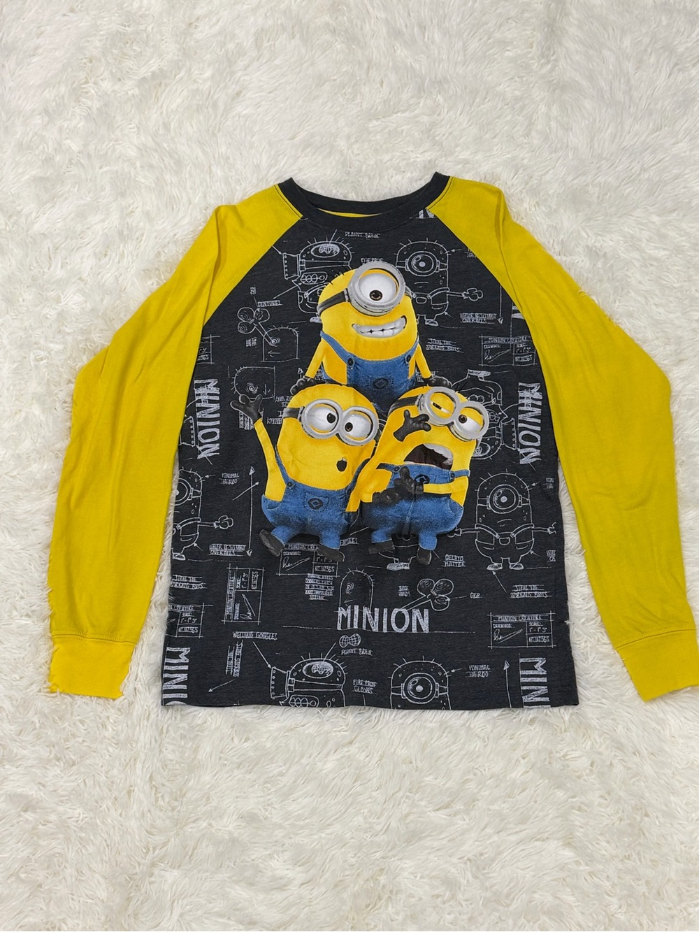 ☀️ Universal Minions Long Sleeve Tee
